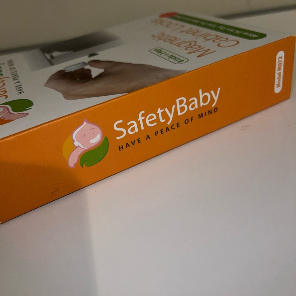 NEW - Safety Baby Magnetic Cabinet Locks - (8 locks and 2 keys) - Picture 5 of 6